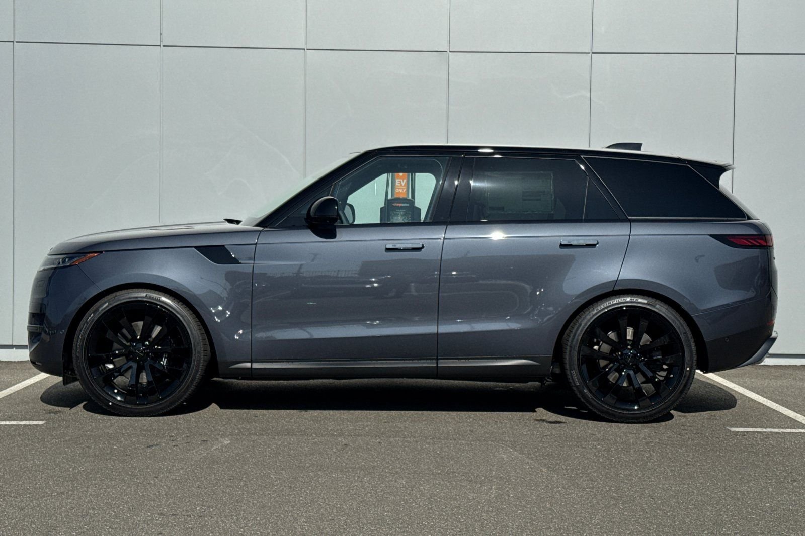 New 2026 Varesine Blue Land Rover SE image 2