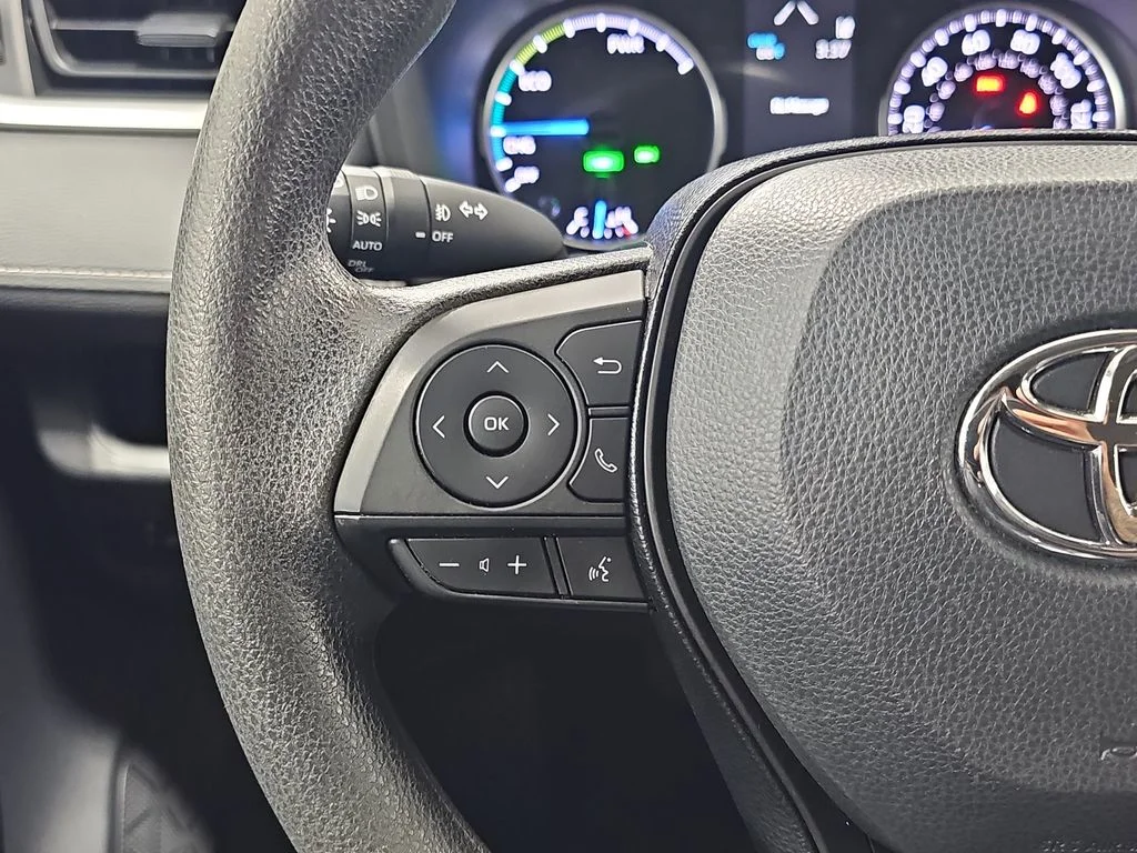 Used 2019 White Toyota XLE image 19