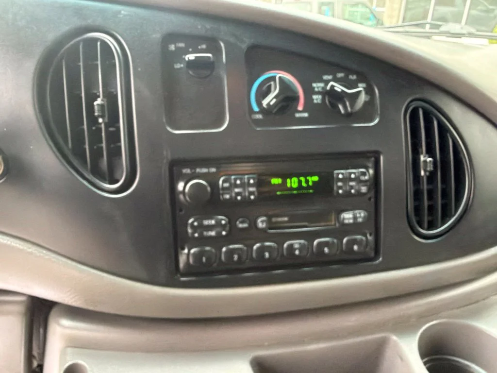 Used 2000 Oxford White Clearcoat Ford Standard image 15