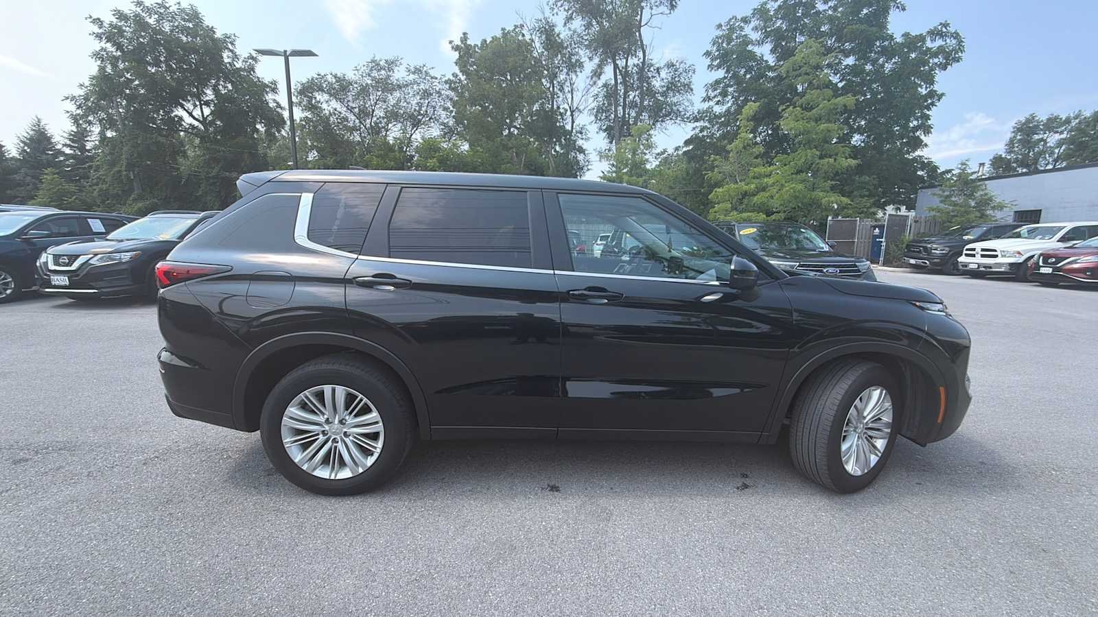 Used 2024 Black Diamond Mitsubishi ES image 8