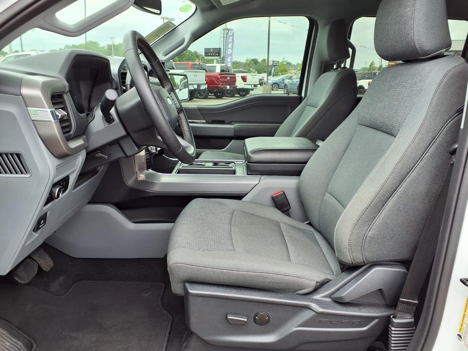 New 2024 Oxford White Ford XLT image 20
