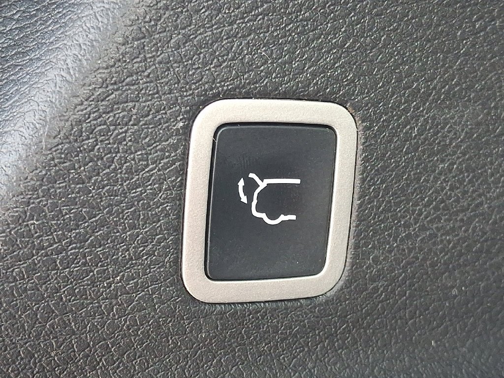 Used 2020 Blue Chrysler Touring L image 30
