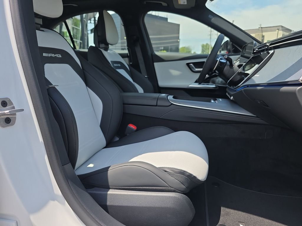 New 2026 MANUFAKTUR Moonlight White Magno Mercedes-Benz E 53 AMG® image 16