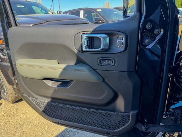 New 2026 Black Clear-Coat Exterior Paint Jeep Mojave X image 15