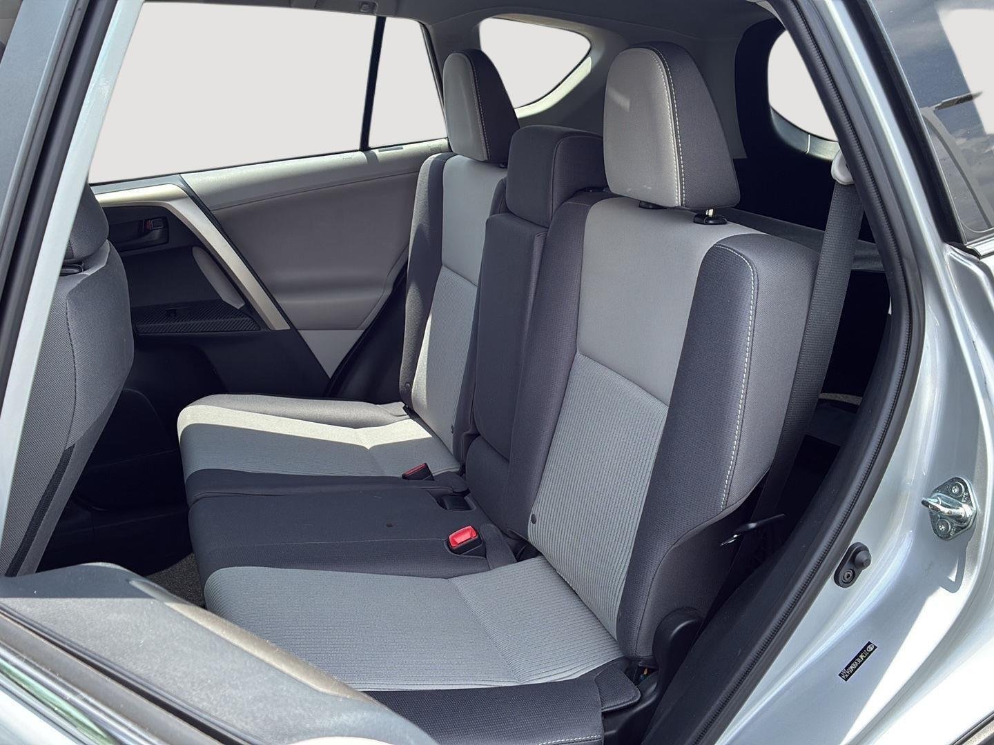 Used 2013 Classic Silver Metallic Toyota XLE image 5