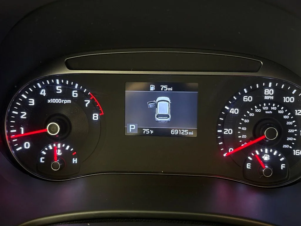 Used 2022 Gray Kia LX image 28