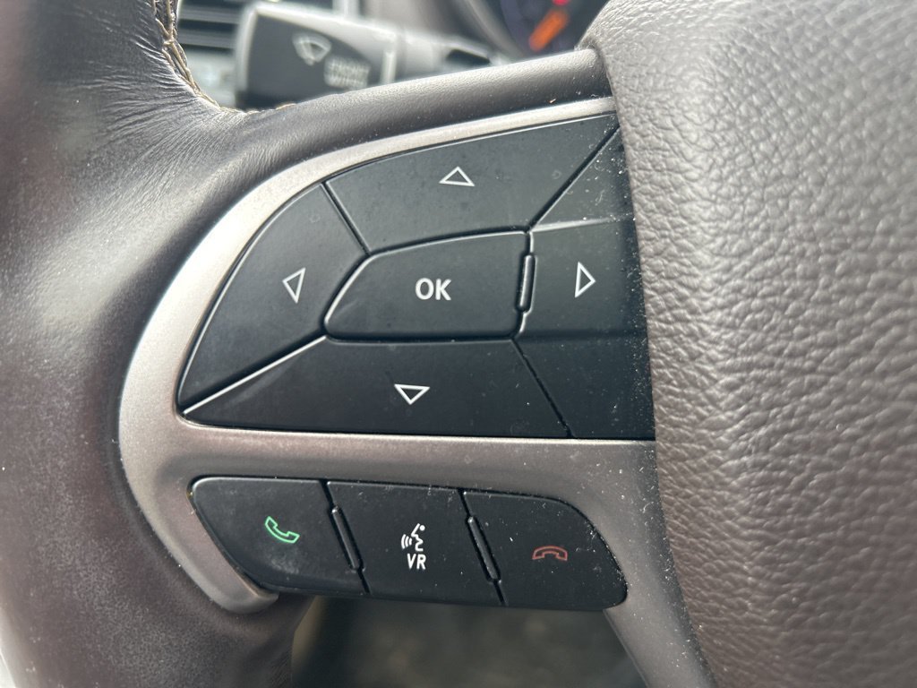 Used 2019 White Jeep Overland image 22