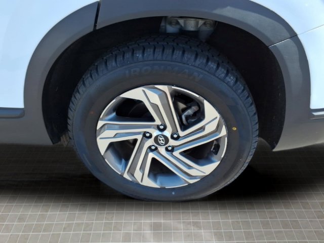 Used 2023 White Hyundai SEL image 12