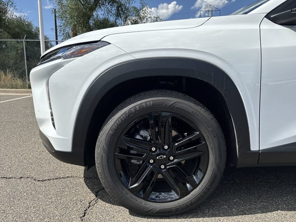 New 2026 Summit White Chevrolet ACTIV image 34