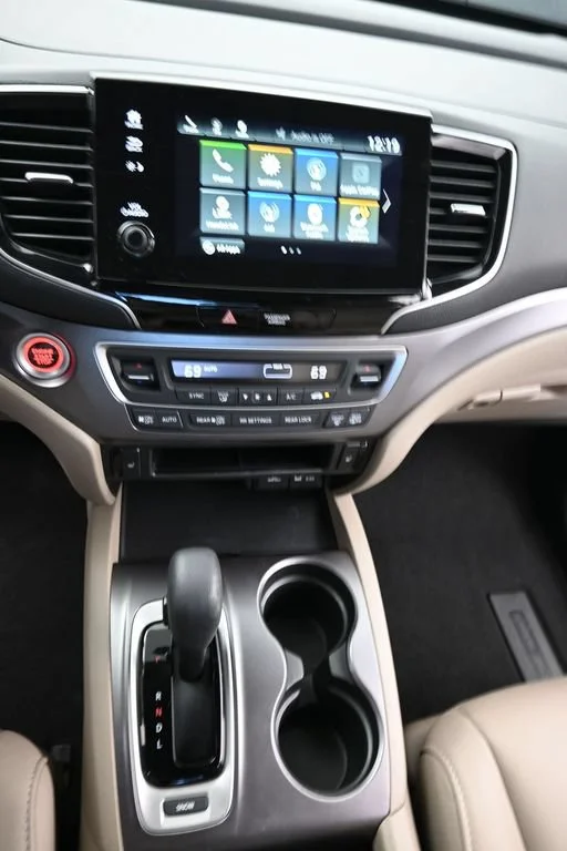 Used 2019 White Diamond Pearl Honda EX-L image 16