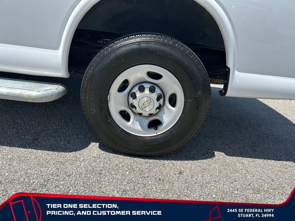 Used 2024 Summit White Chevrolet WT image 9