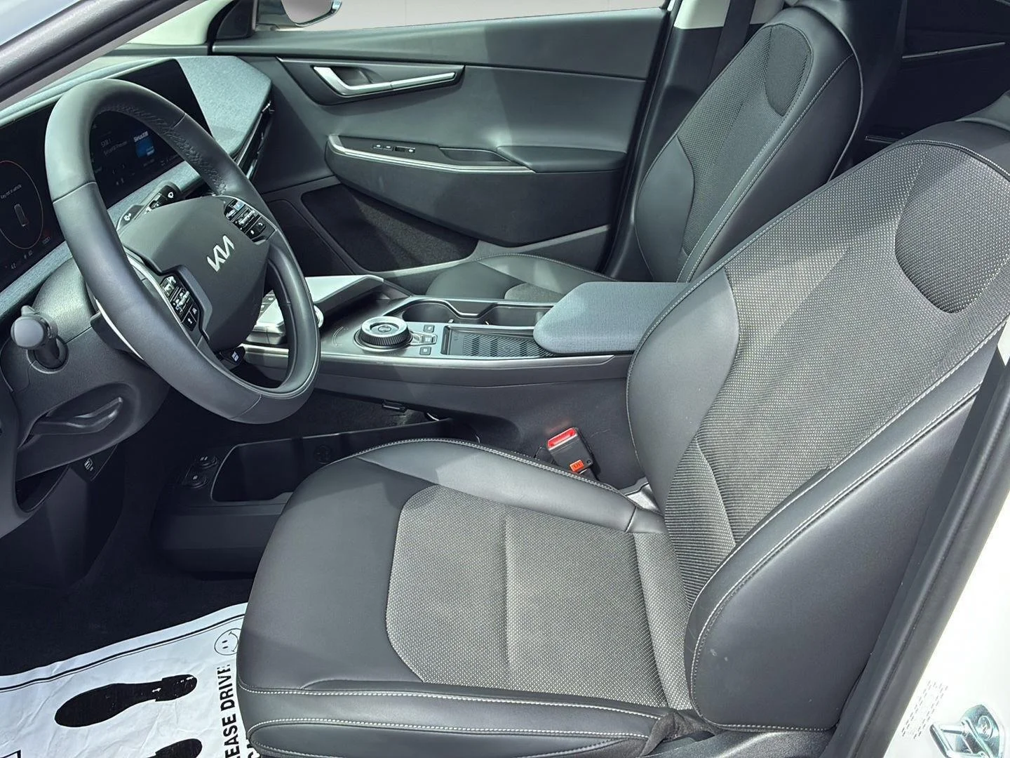 Used 2024 Snow White Pearl Kia Light Long Range image 21