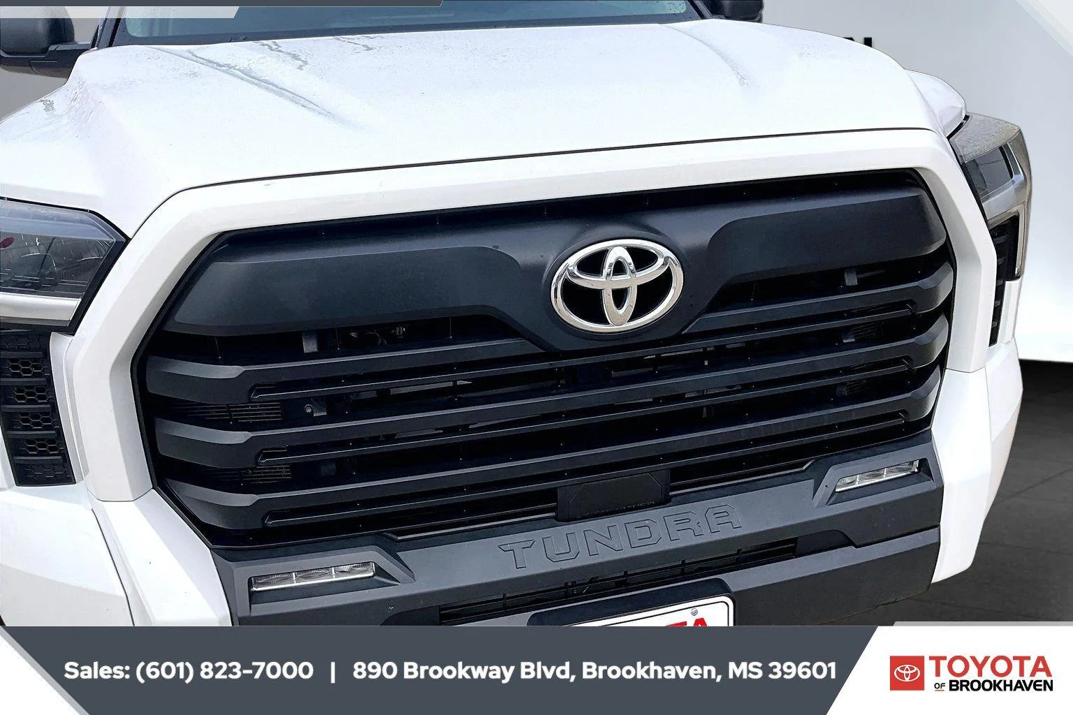 Used 2023 Ice Cap Toyota SR5 image 21