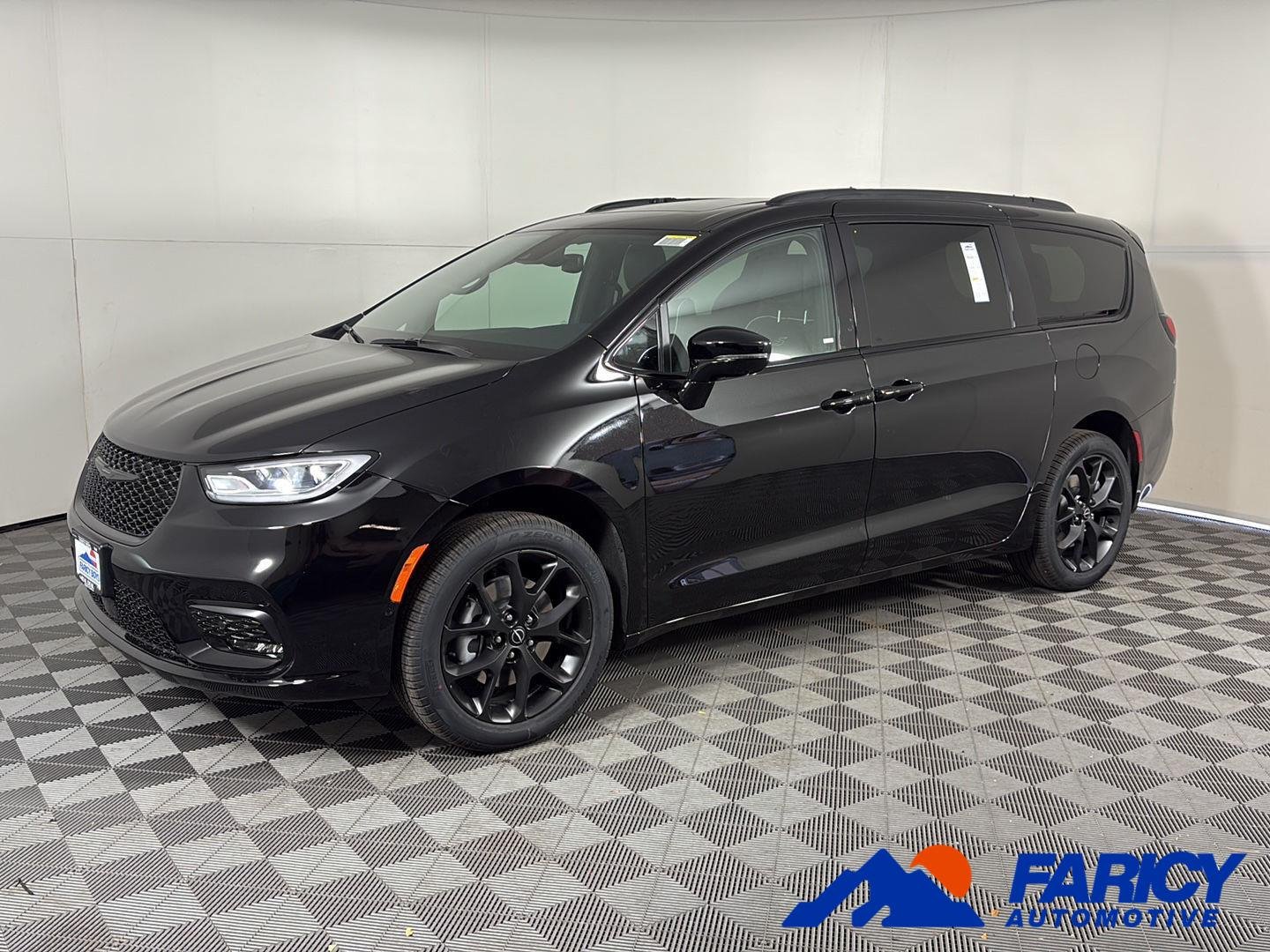 2026 Chrysler Pacifica Limited AWD's photo