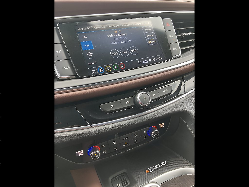 Used 2020 WHITE FROST TRICOAT Buick Avenir image 15