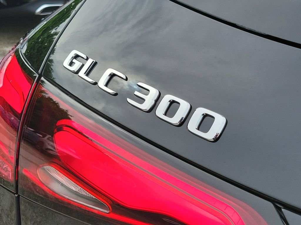 New 2027 Black Mercedes-Benz GLC 300 image 7