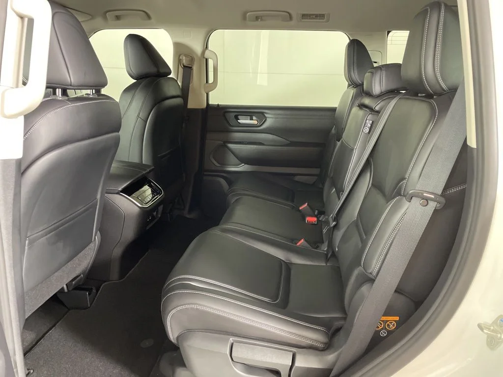 2026 Nissan Armada SV - Photo 37