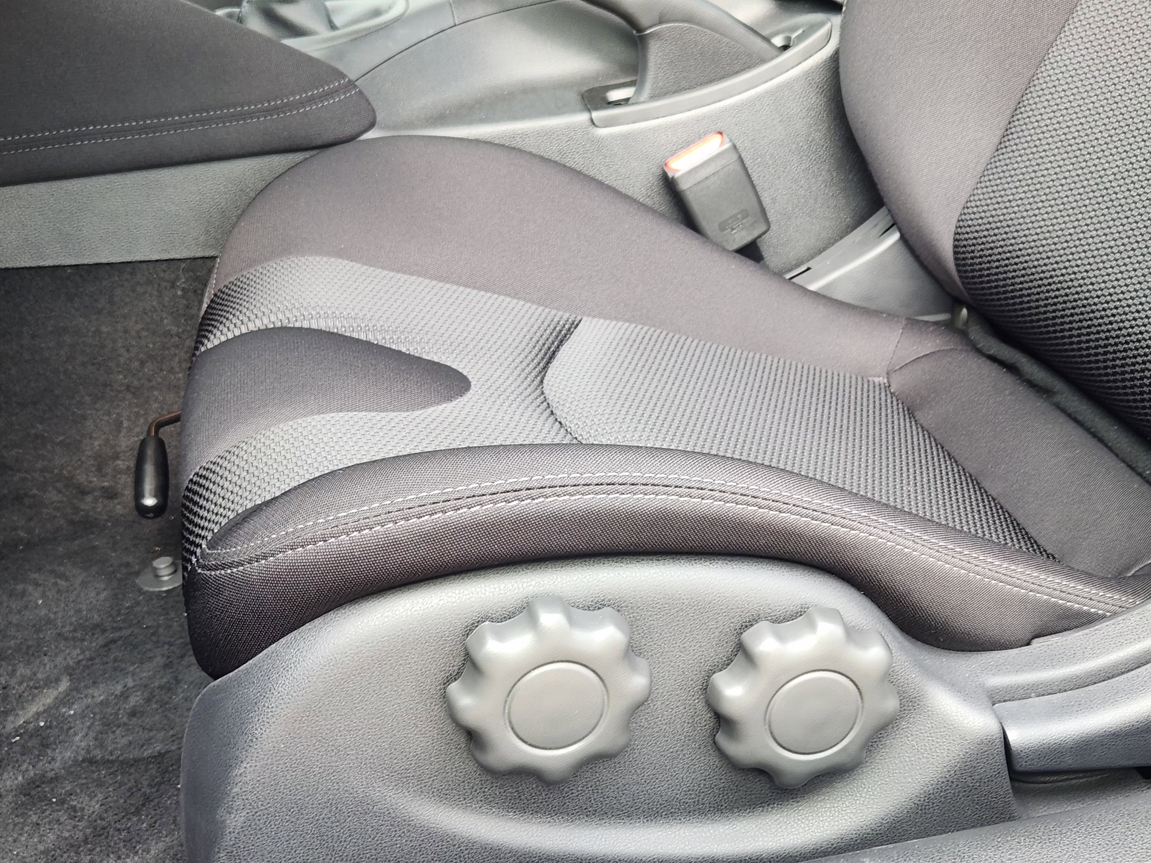 New 2026 Boulder Gray Pearl / Super Black Two-tone Nissan Sport image 21