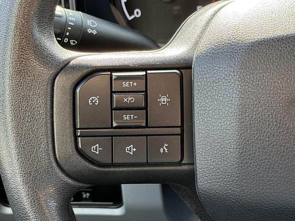 Used 2025 Oxford White Ford XLT image 26