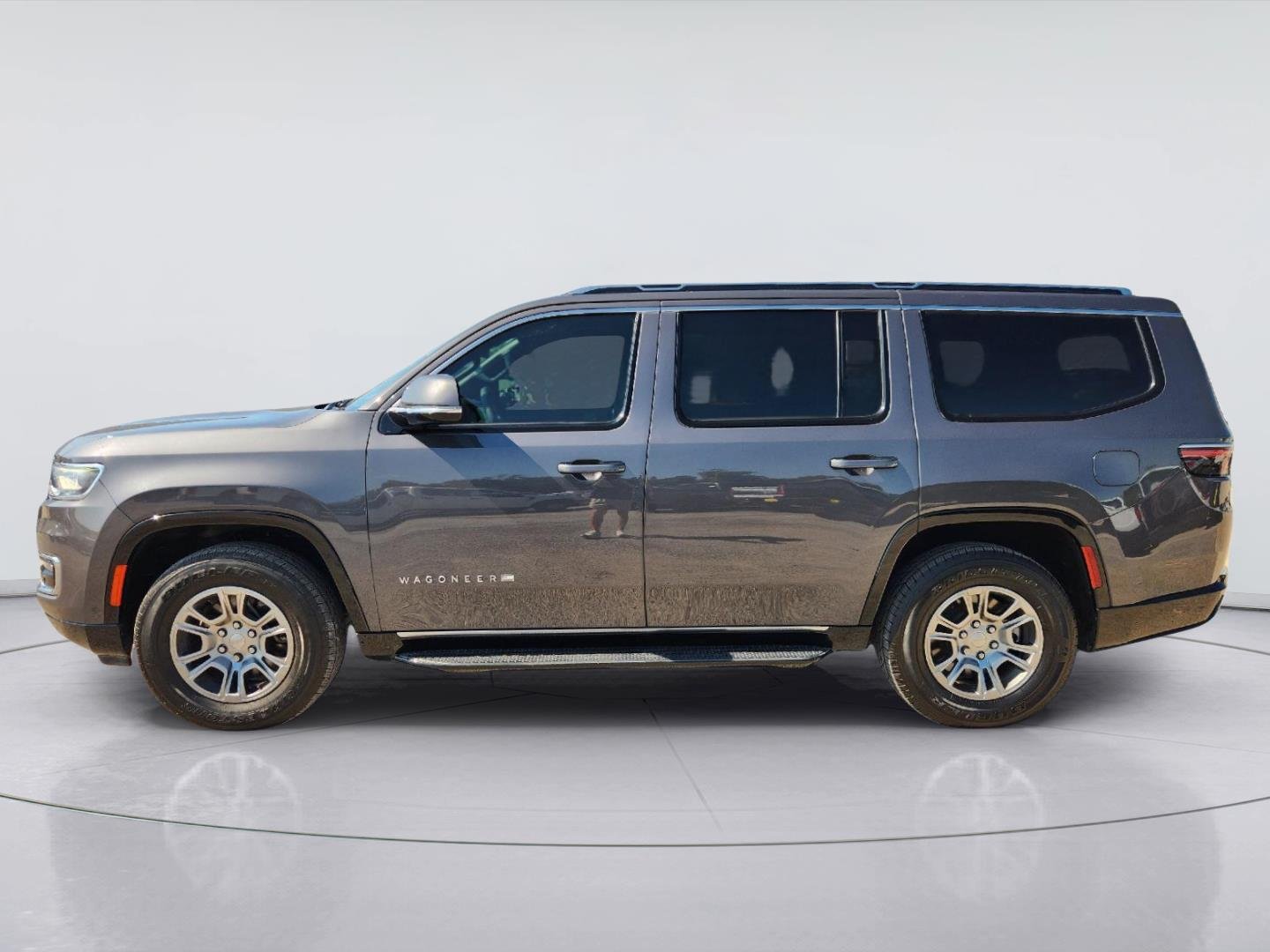 2022 Jeep Wagoneer photo 4 of 32