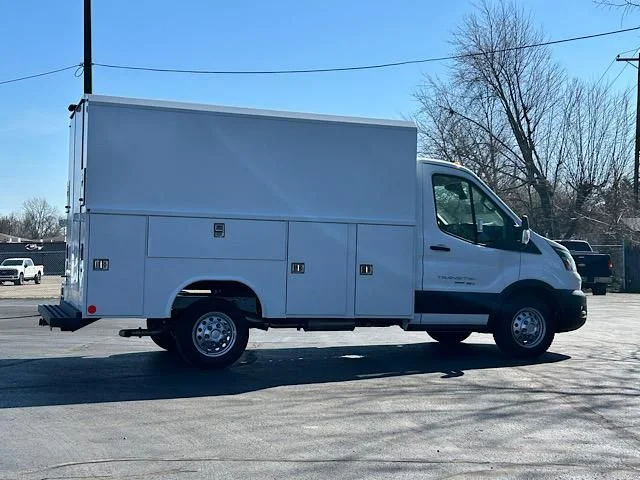 New 2024 Oxford White Ford Cutaway image 17