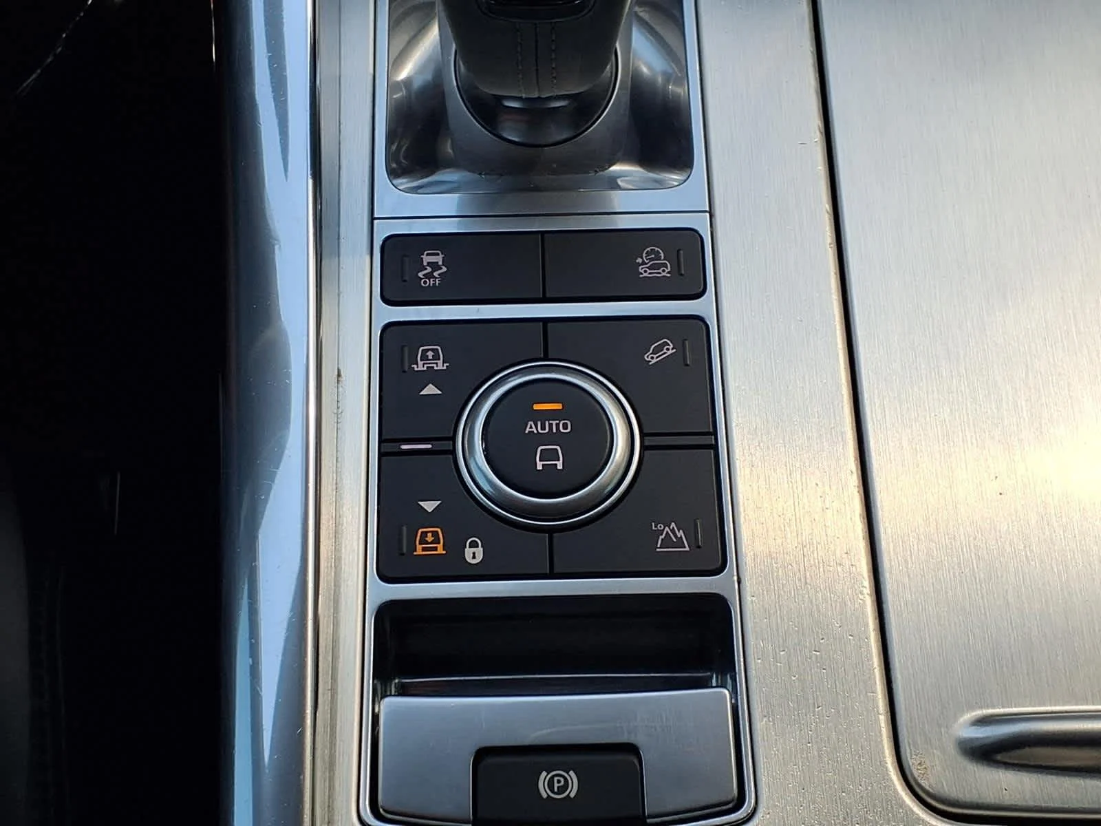 Used 2022 Fuji White Land Rover SVR image 21