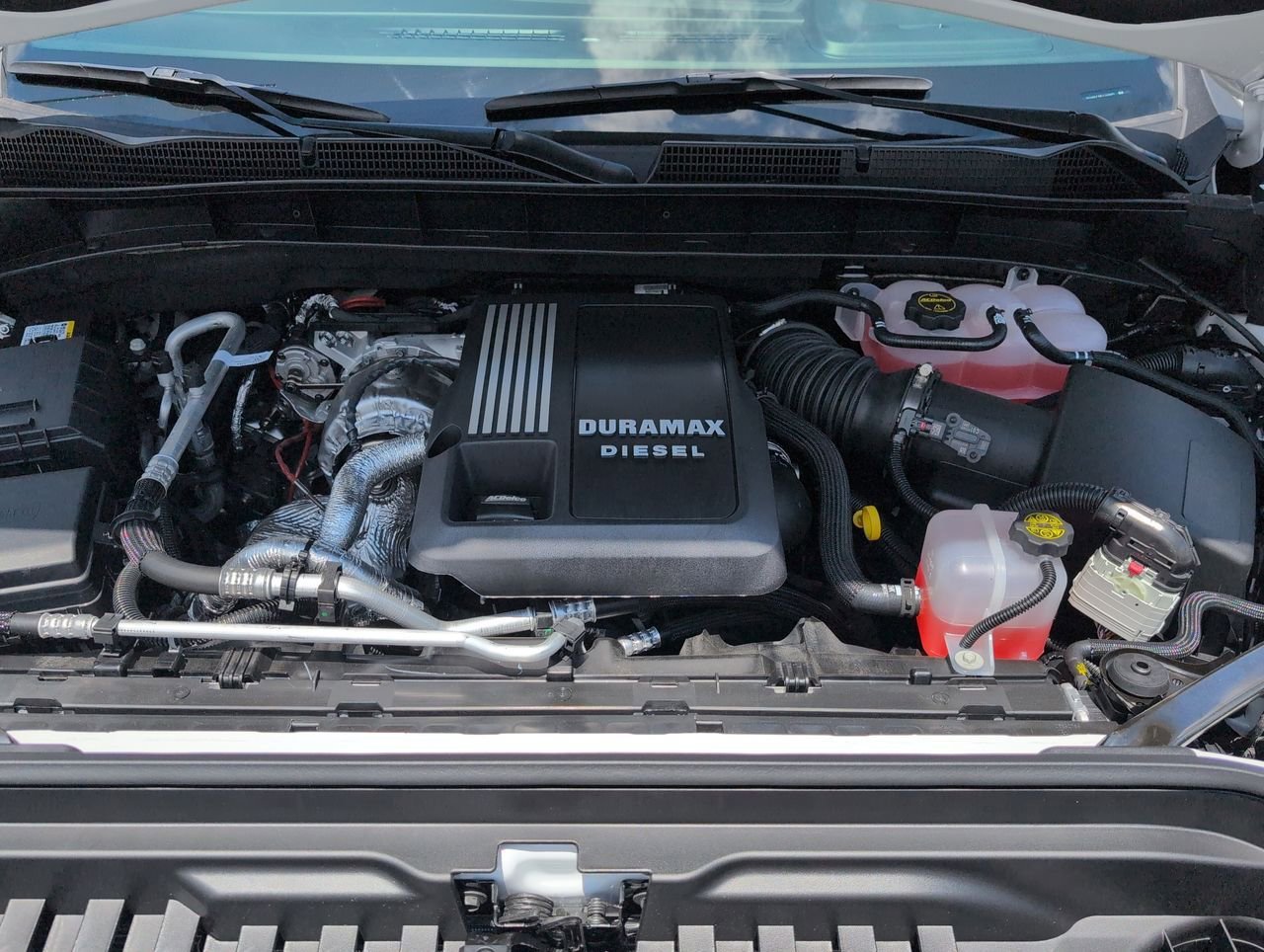 New 2026 Summit White GMC Elevation image 29