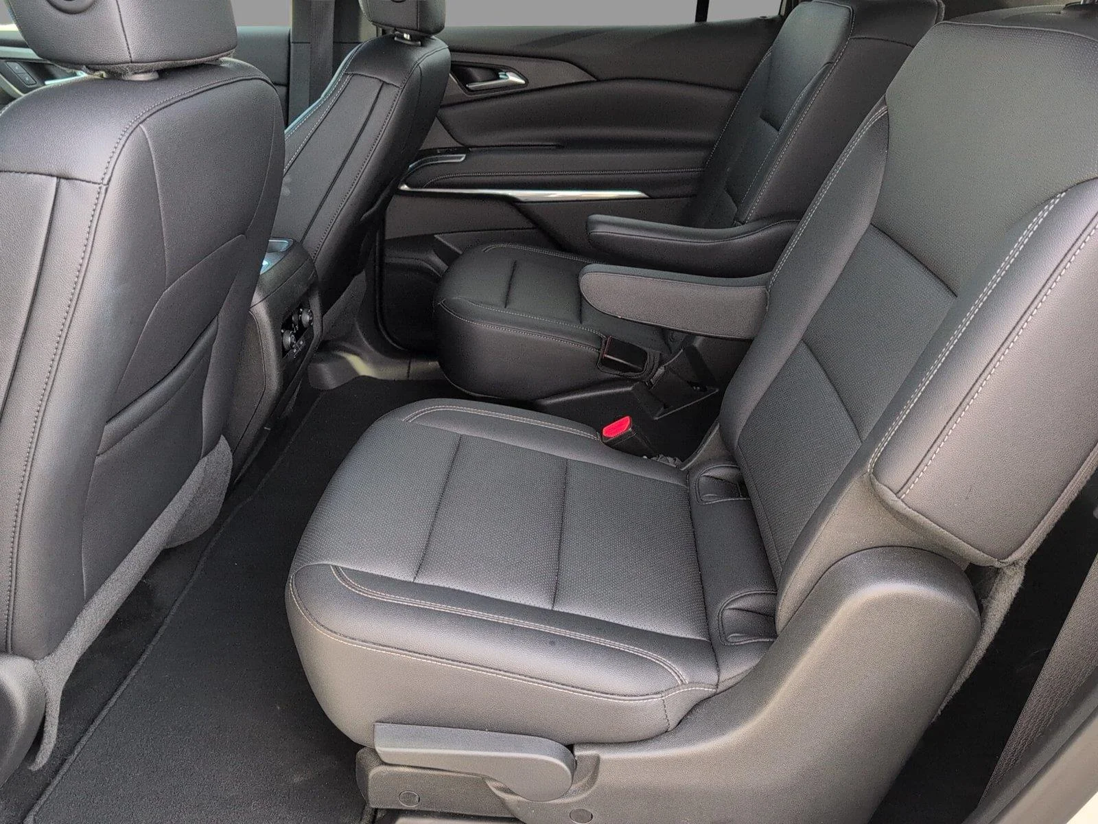 Used 2025 Summit White Chevrolet LT image 33