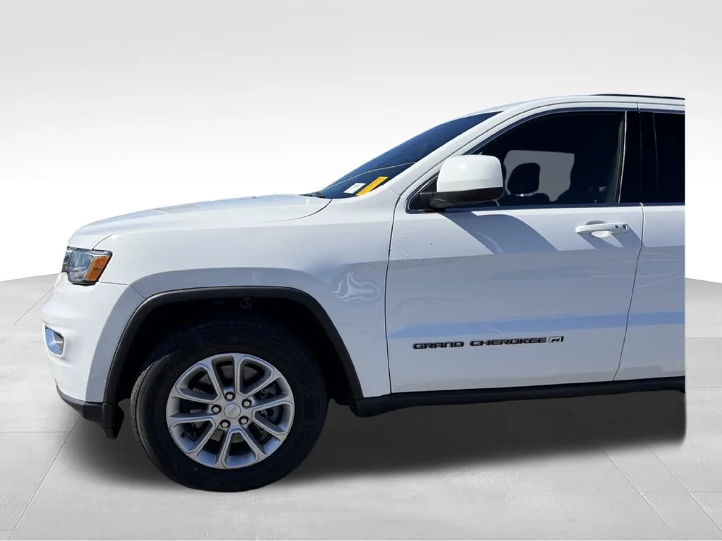 Used 2022 White Jeep Laredo E image 23