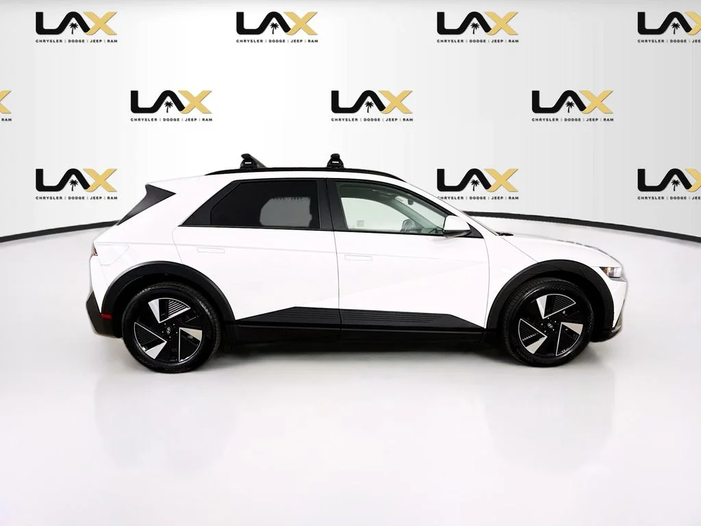Used 2025 White Hyundai SEL image 8