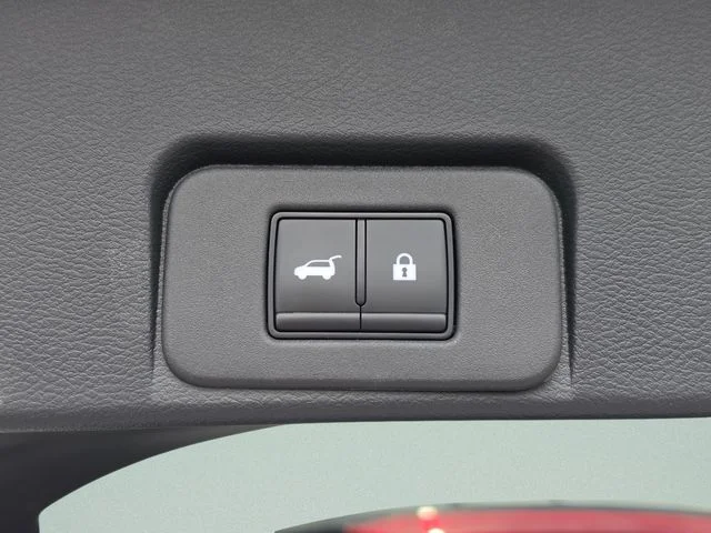 Used 2025 Gold Nissan Platinum image 21