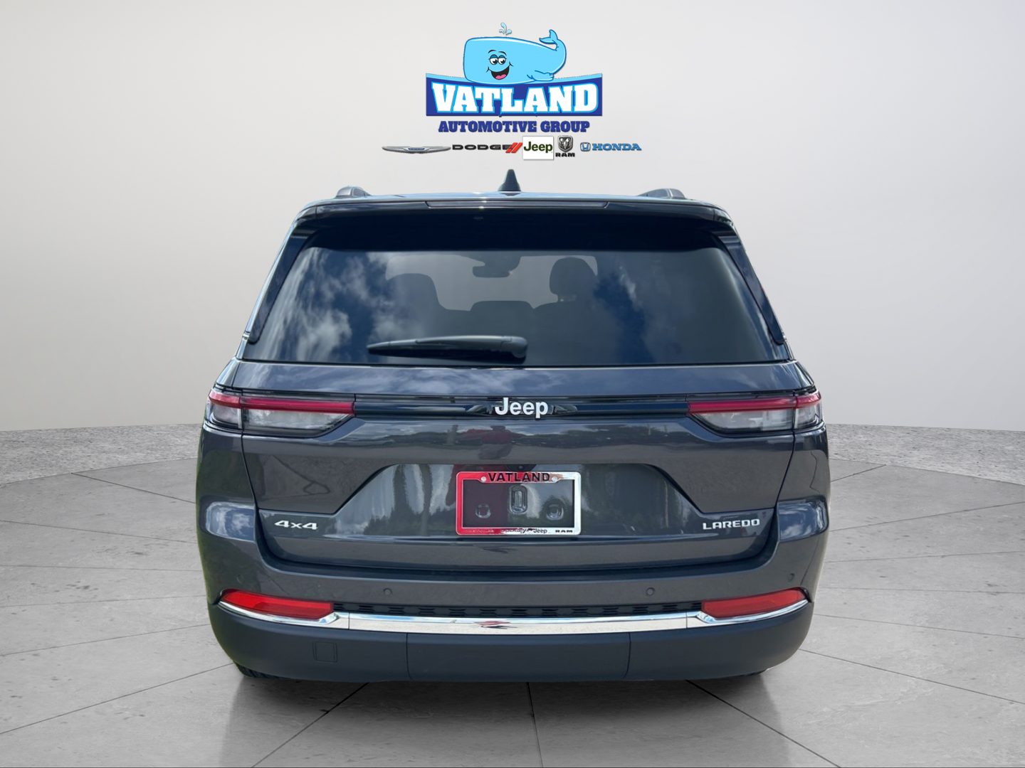 New 2026 Baltic Gray Metallic Clear-Coat Exterior Paint Jeep Laredo image 4