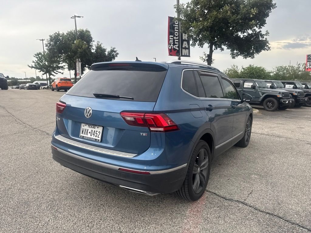 Used 2018 Blue Volkswagen 2.0T SEL Premium image 26