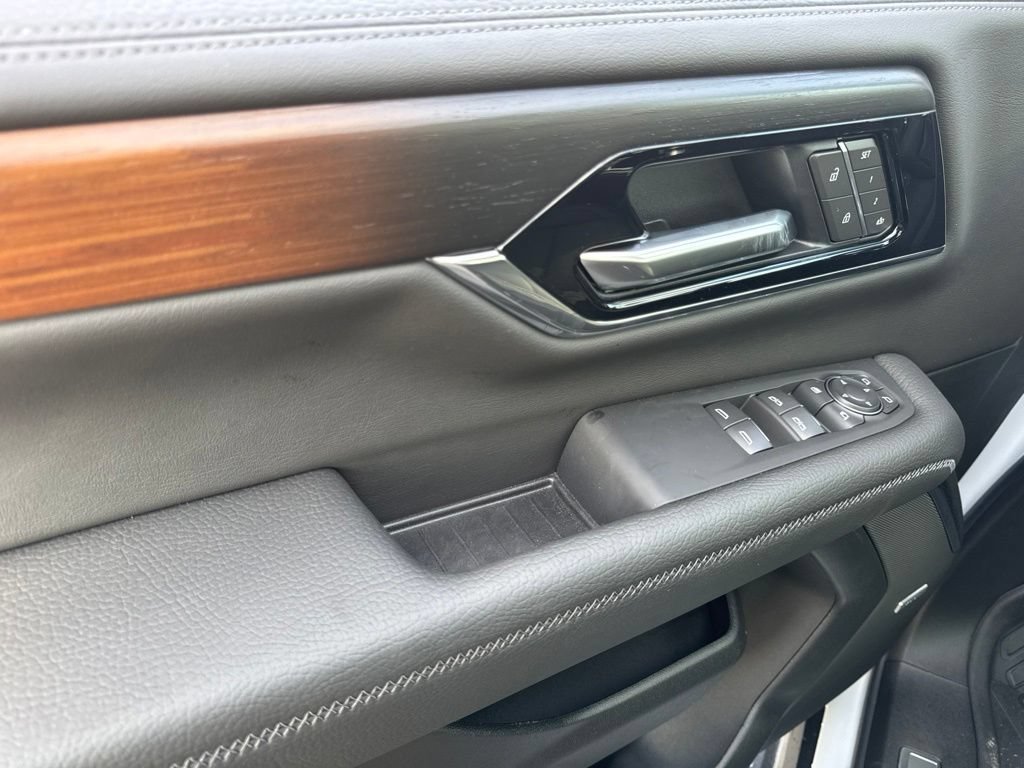 2026 GMC Yukon Denali - Photo 10