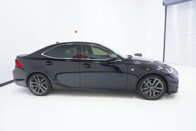 Used 2019  Lexus IS 300 F SPORT image 4