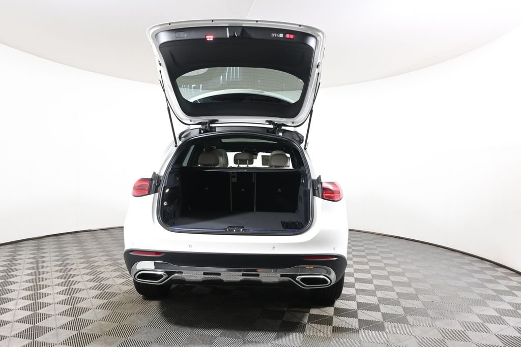 Used 2026 Polar White Mercedes-Benz GLC 300 image 34