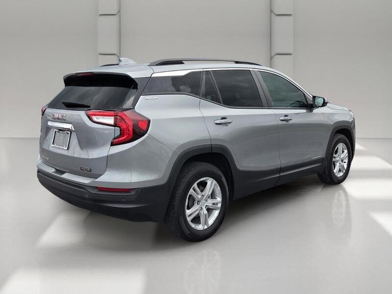 Used 2024 Sterling Metallic GMC FWD 4DR SLE image 5