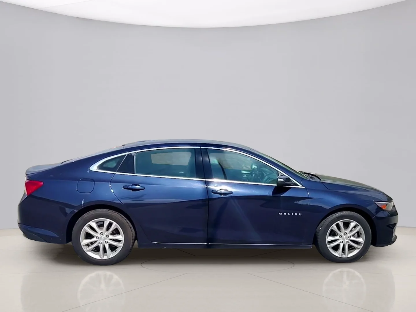 Used 2018 Blue Chevrolet LT image 6