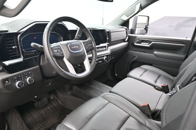 Used 2025 White GMC SLT image 11