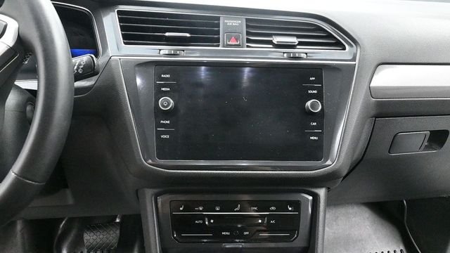 Used 2022 Gray Volkswagen 2.0T SE image 15