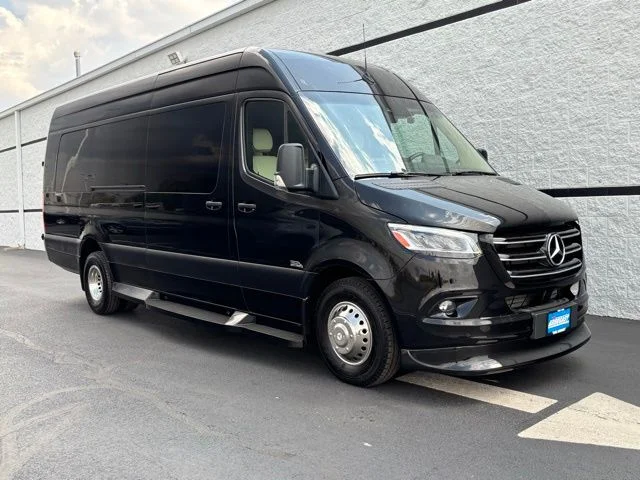 Used 2024 Obsidian Black Metallic Mercedes-Benz Midwest Automotive image 1