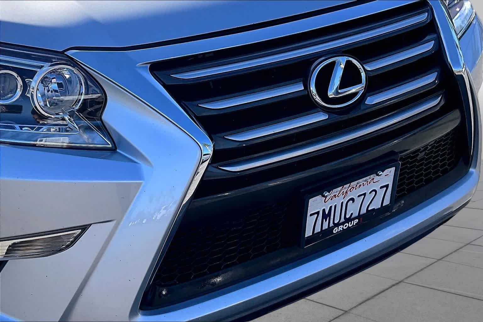 Used 2015 Silver Lining Metallic Lexus  image 28