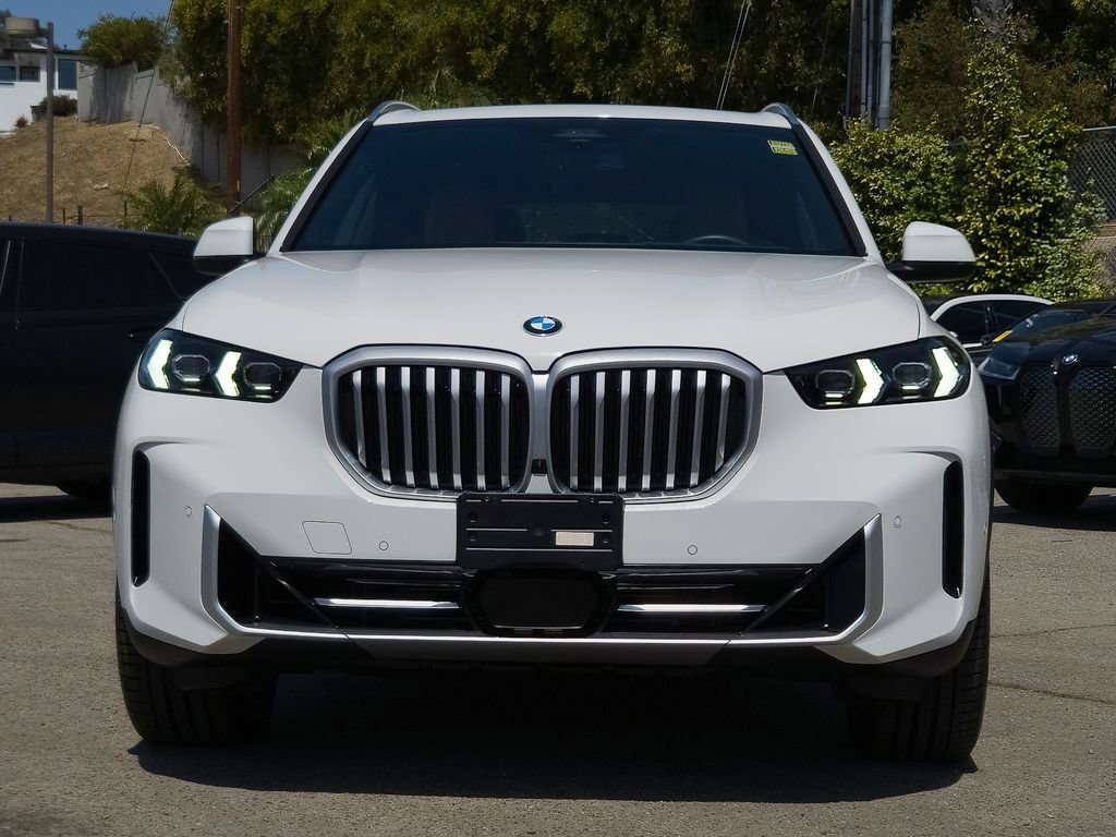 Used 2026 Alpine White BMW sDrive40i image 3