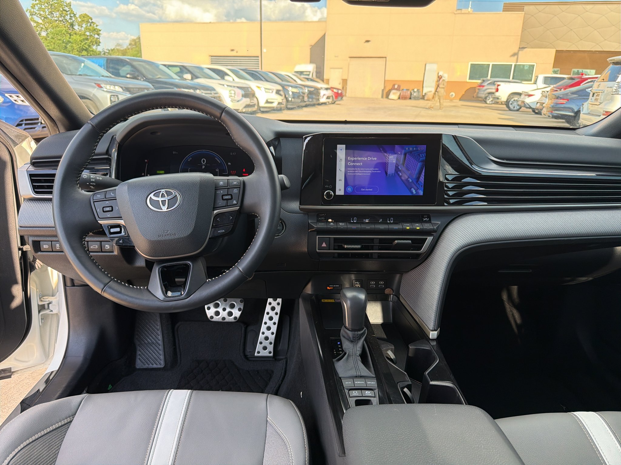 Used 2025 Ice Cap Toyota SE image 24