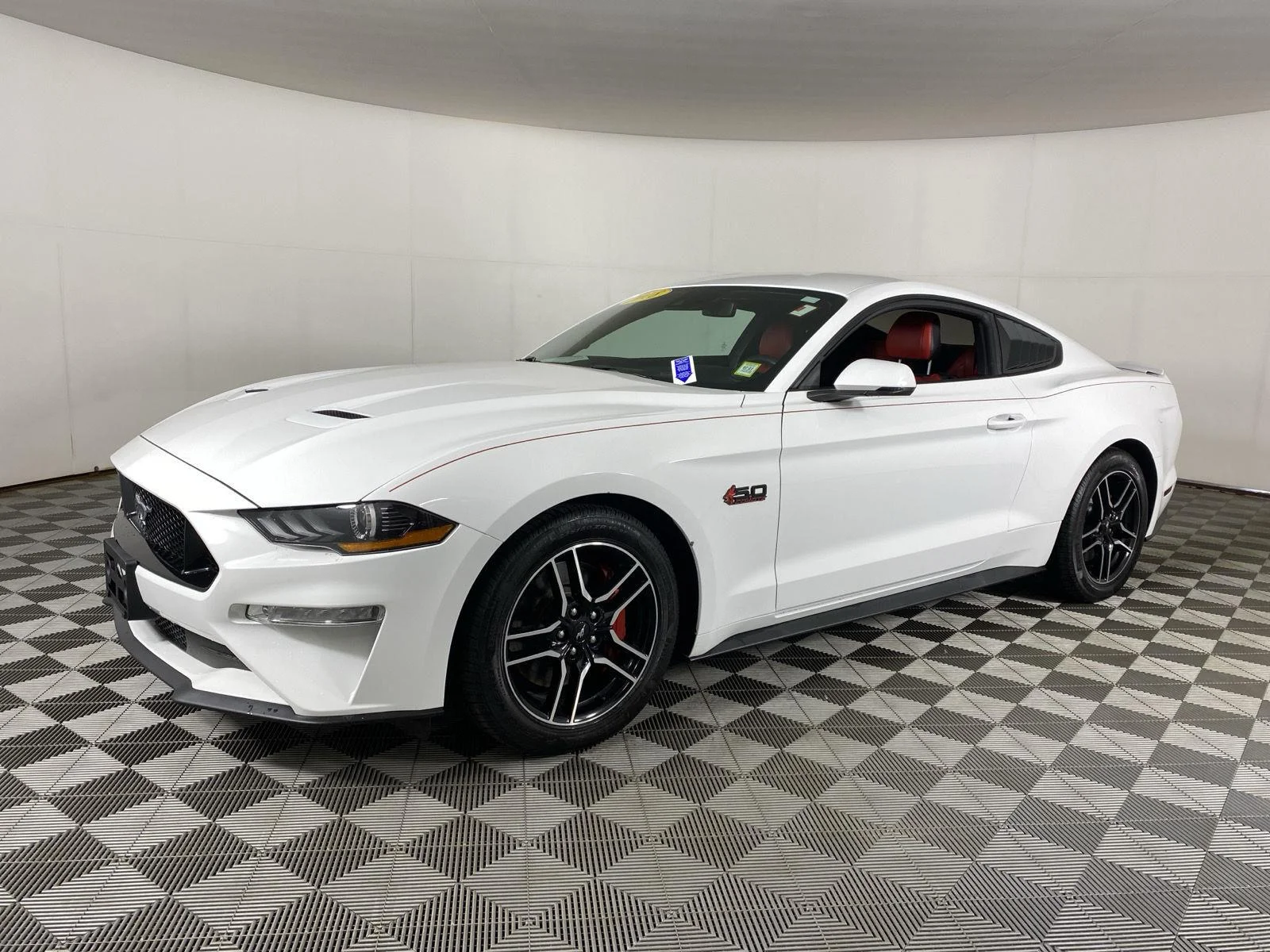 Used 2018 Oxford White Ford GT Premium image 3