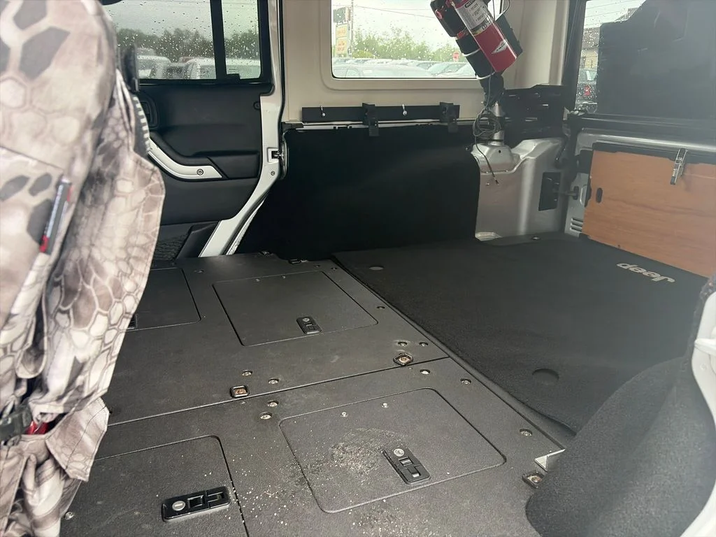 Used 2011 Silver Jeep Unlimited Rubicon image 34