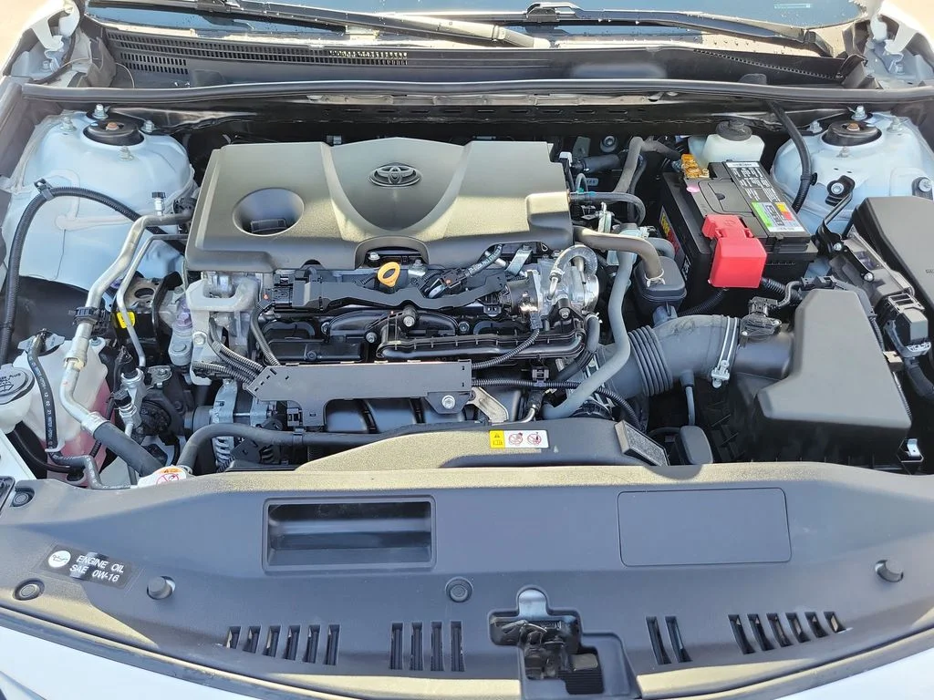Used 2022 White Toyota LE image 27