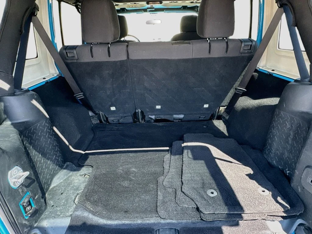 Used 2018 Blue Jeep Unlimited Sport image 27