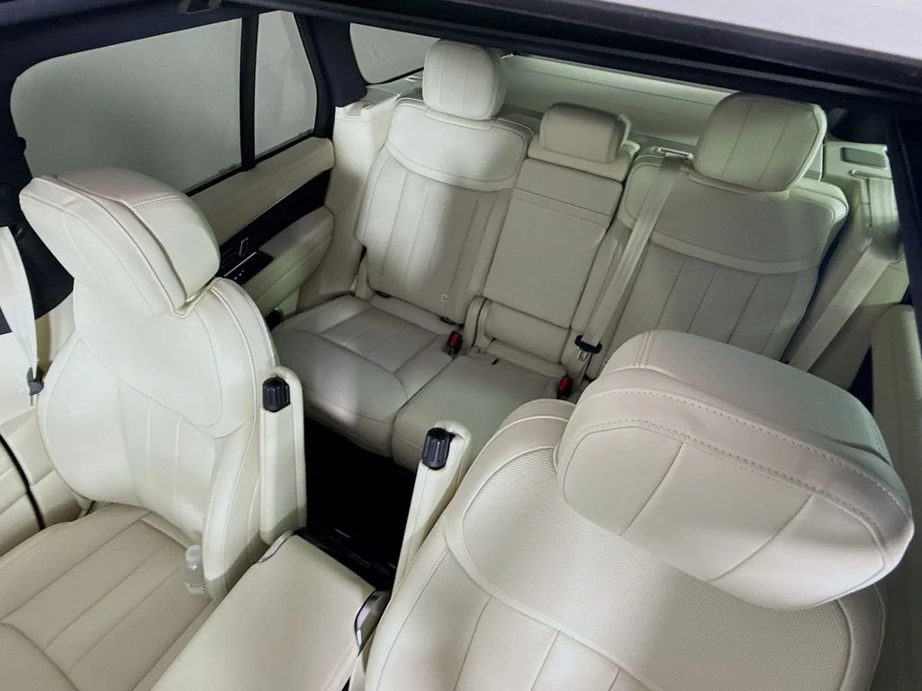 New 2026 Santorini Black Land Rover SE image 14