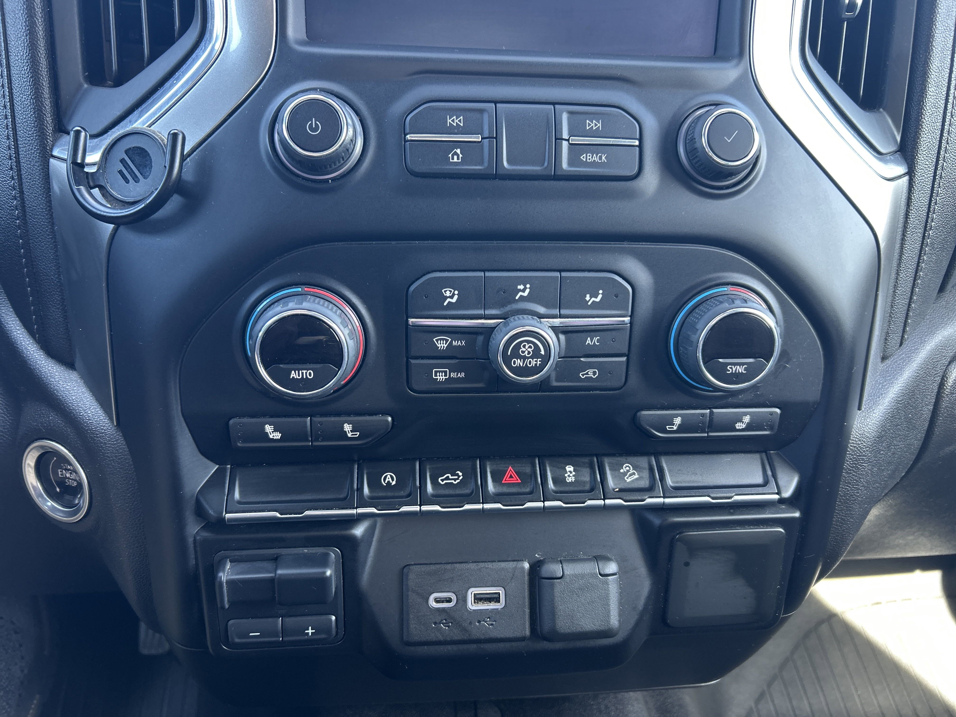 2021 Chevrolet Silverado 1500 RST photo 4